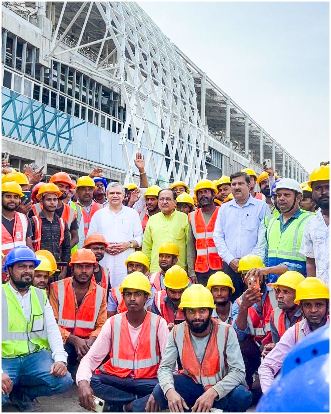 Hon’ble Minister of Railways, Shri Ashwini Vaishnaw witnessed the 4.88 km tunnel breakthrough on 20th Sep 2025 at Ghansoli for Mumbai-Ahmedabad Bullet Train project